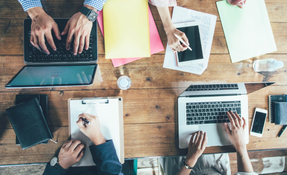 デスクワークのイメージ